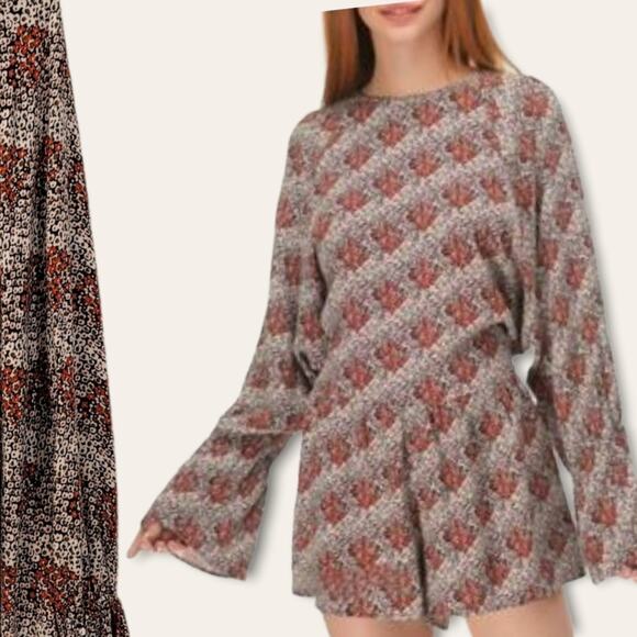 Zara Bell Sleeve Romper in Floral Print - Picture 5 of 10